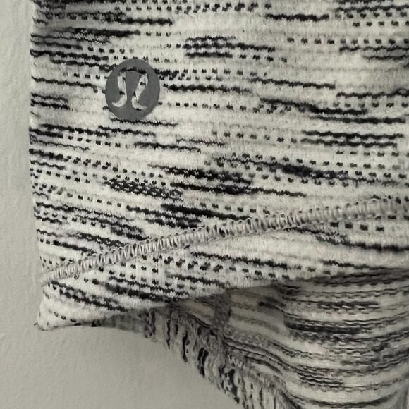 Lululemon Run Muscle Tank Black Grey White 4 NWOT - Picture 8 of 9